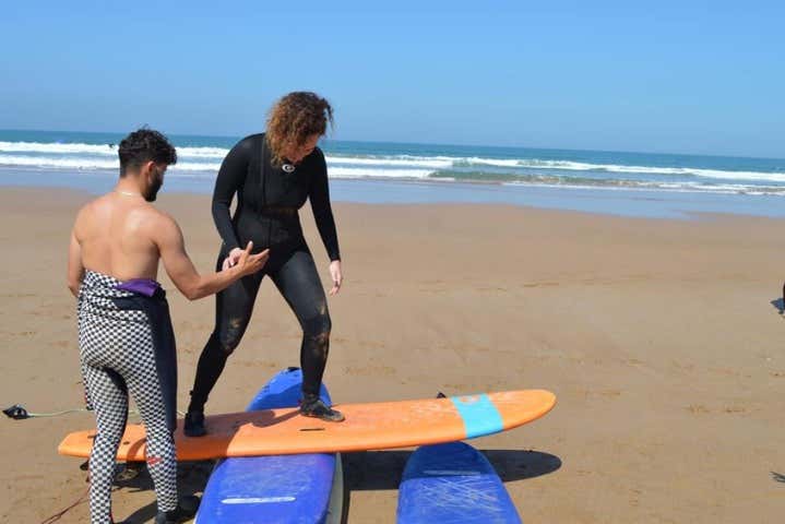 Aprendendo a andar em uma prancha de surfe