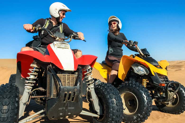 Amusez-vous en quad dans le désert