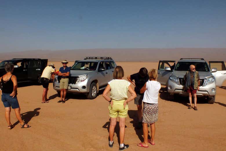 Contemplando il paesaggio desertico marocchino