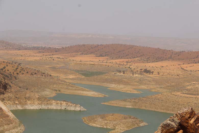 Vue aérienne du barrage Youssef Ibn Tachfin
