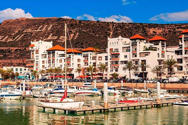 Pasearemos por la costa de la ciudad