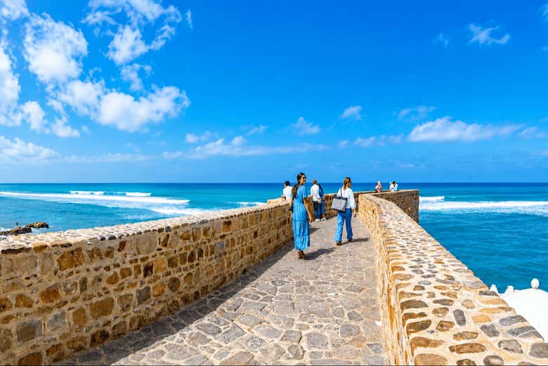 Pasearemos por las murallas de Asilah con vistas al mar