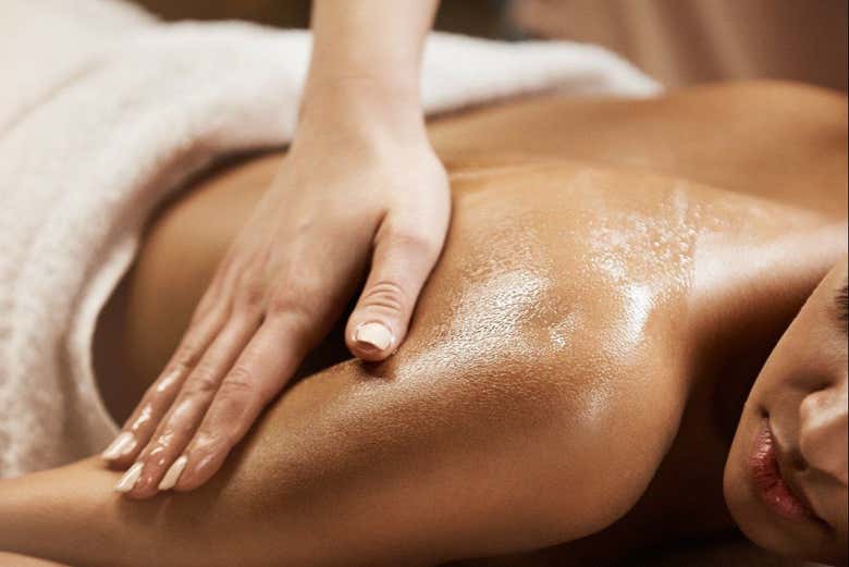 Un massaggio con l'olio di argan