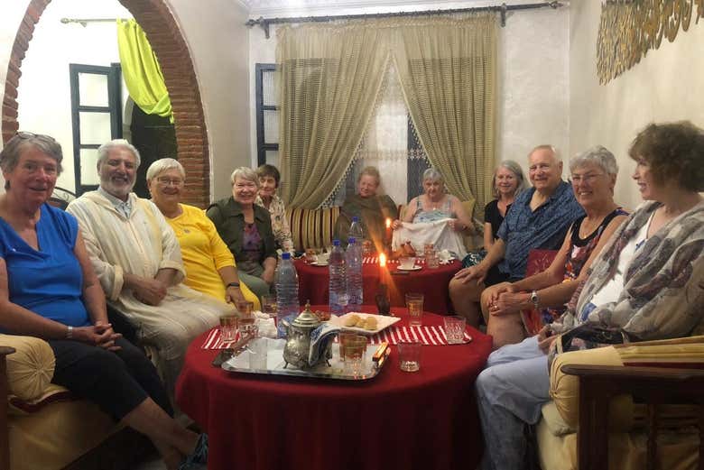 Foto de grupo durante la comida