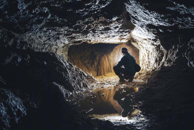 Intérieur de la grotte de Knadel