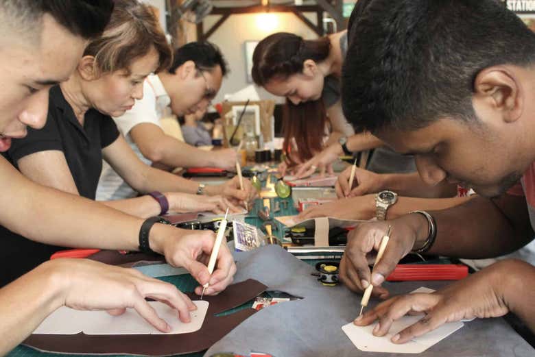 Faites l'expérience d'un atelier de maroquinerie