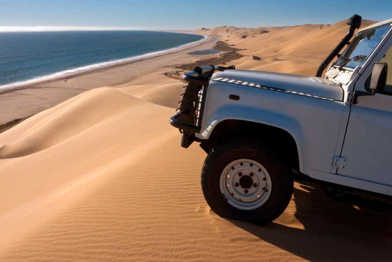 Vous monterez au sommet de la dune blanche