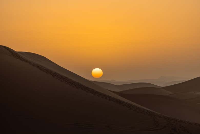 Amanecer sobre el desierto de Merzouga