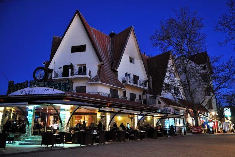Le centre d'Ifrane dans la nuit