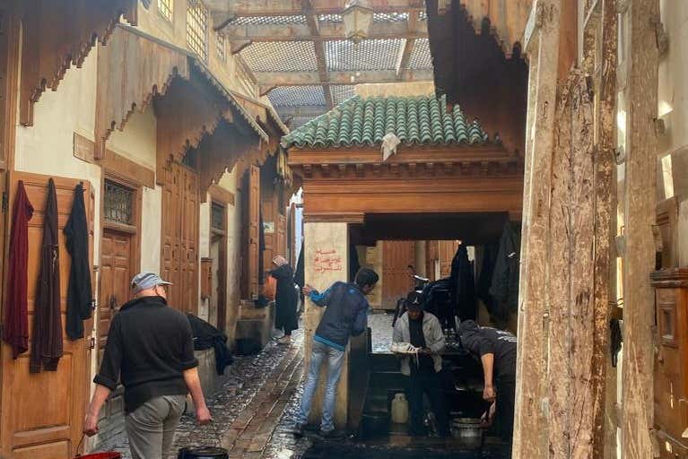 Recorriendo el zoco de Fez