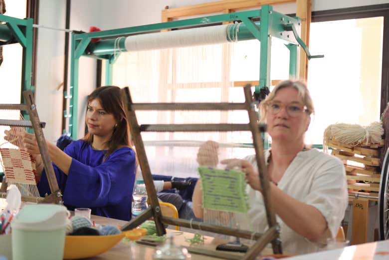 Aprendiendo paso a paso junto a los artesanos locales