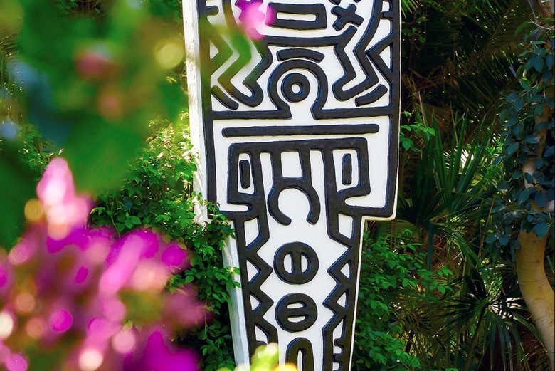 Una de las esculturas del jardín