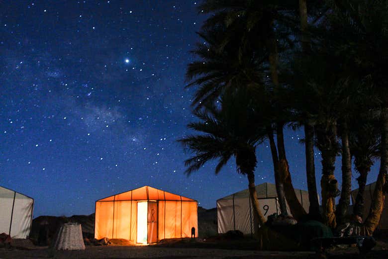 Pasando la noche en el desierto