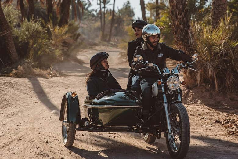 Disfrutando del tour en sidecar por Marrakech