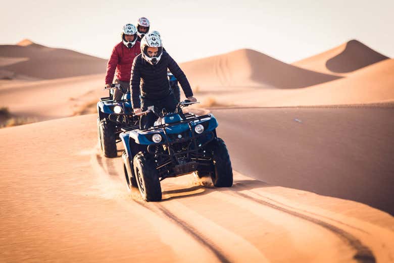 Quad dans le désert