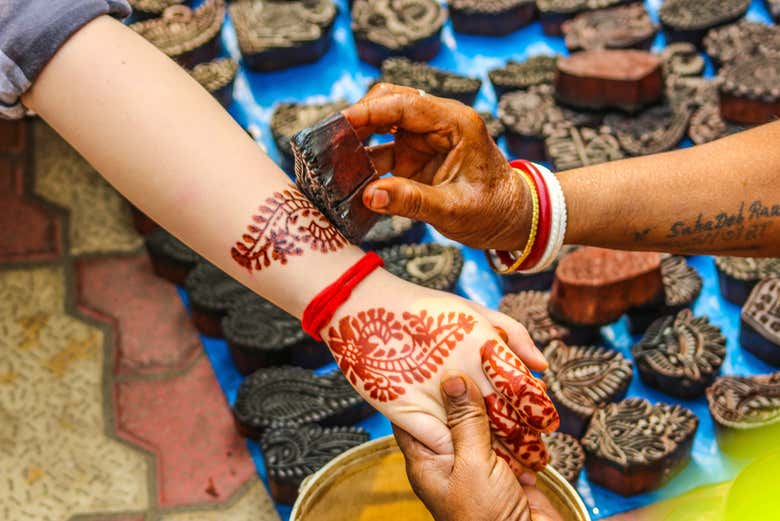 Disfrutando del taller de henna