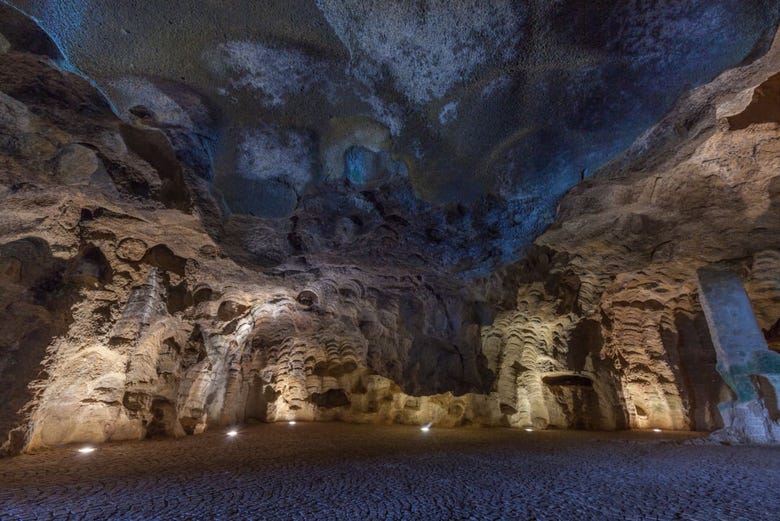 Interior de la Cueva de Hércules