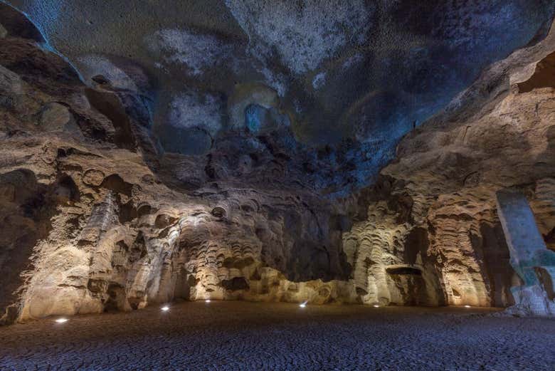 Interior de la Cueva de Hércules