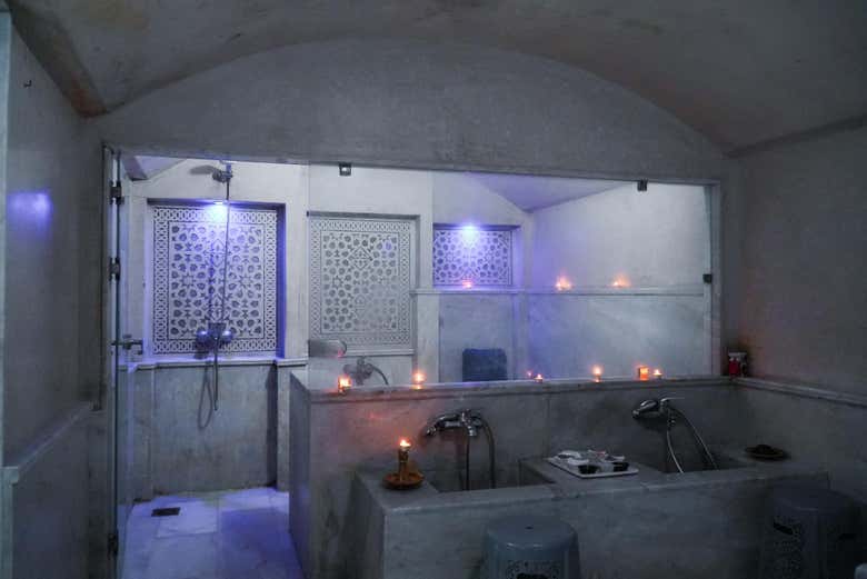 Make the most of this bath and massage