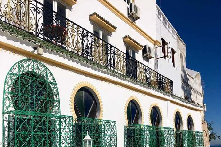 Admiraremos o estilo arquitetônico da cidade