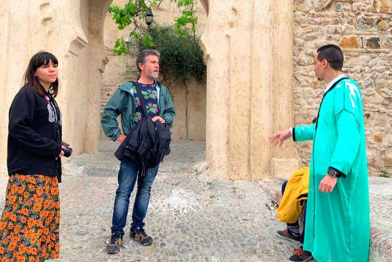 Escutando as explicações do guia