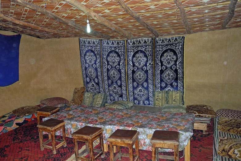 All'interno delle tende del deserto di Zagora