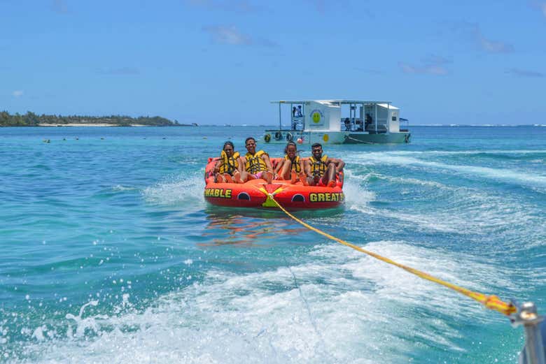 Tubing en el litoral oriental de Mauricio