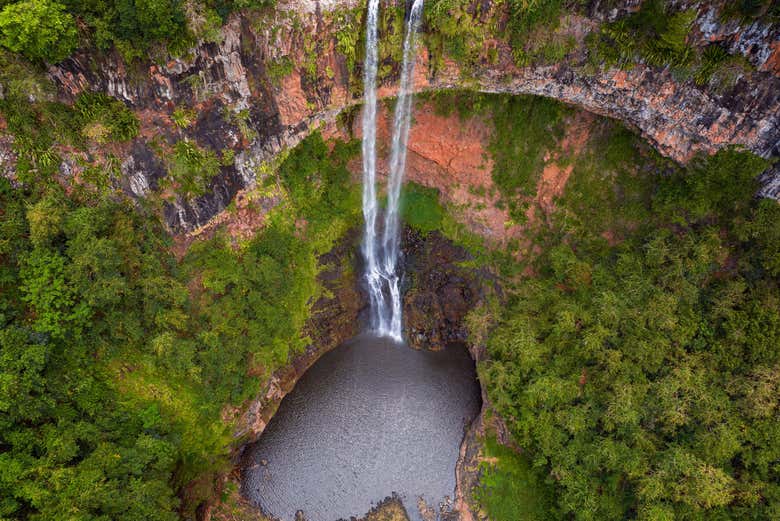 Vue aérienne sur la cascade de Chamarel