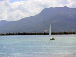 Disfrutando de la navegación a vela