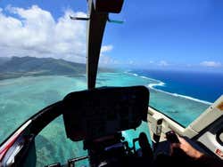 Sobrevolando las aguas azules de Mauricio