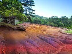 Tierra de los Siete Colores de Chamarel
