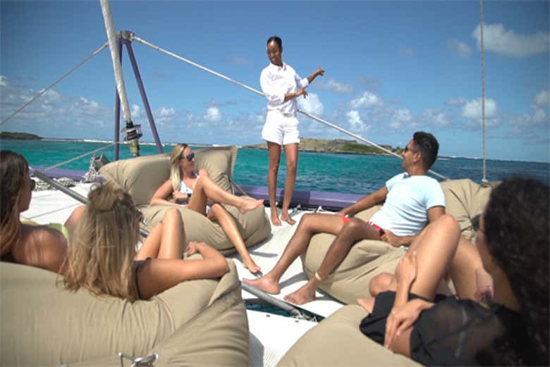 A bordo del catamarán