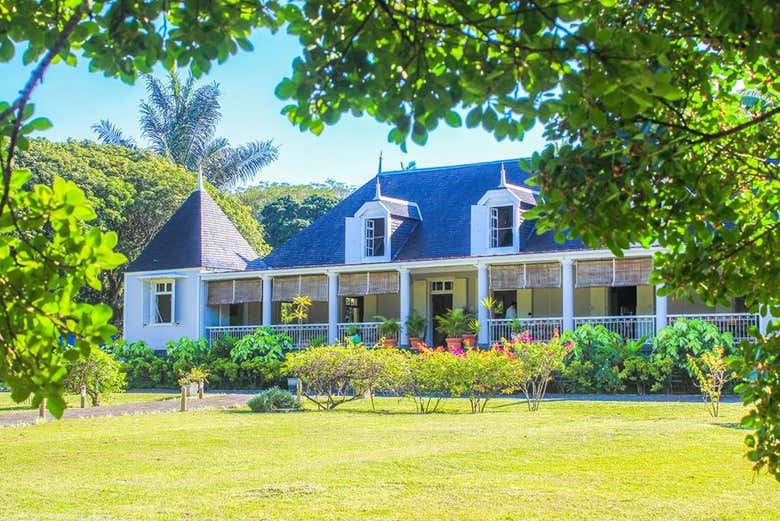 Admiring the Saint Aubin House