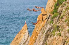 Espetáculo de saltos de penhasco em La Quebrada