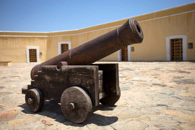 Canhões no pátio do Forte de San Diego