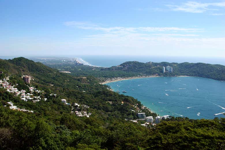Nadando nas águas da baía de Acapulco
