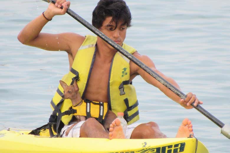 Remando no caiaque