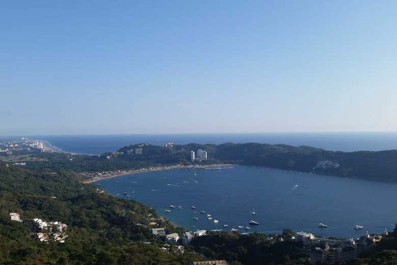 Vistas da baía de Puerto Marqués