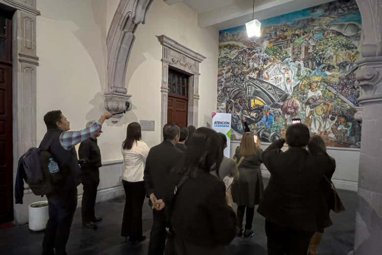 Ammireremo i murales del Palazzo del Governo