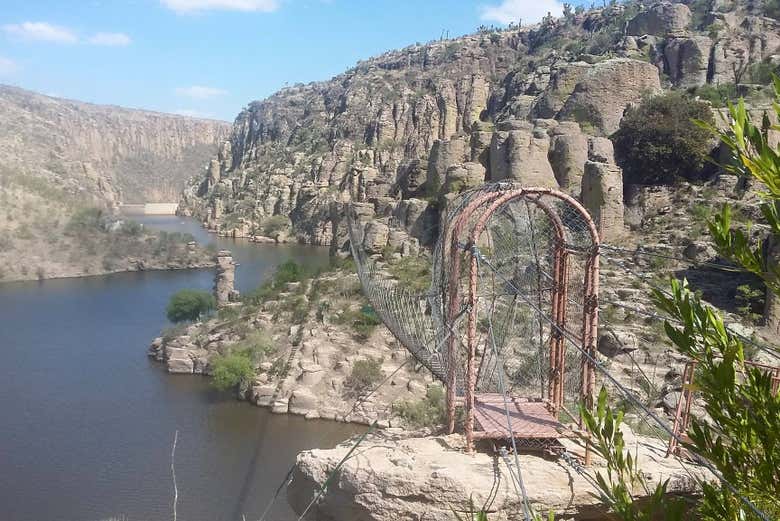 Entrada da ponte suspensa