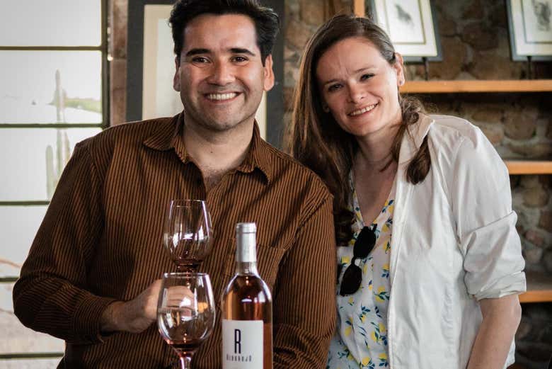 Disfrutando de la cata de vino