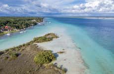 Passeio de barco privado pela lagoa Bacalar