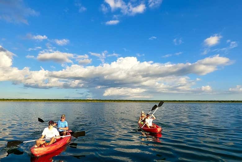 Remando por la laguna de Bacalar