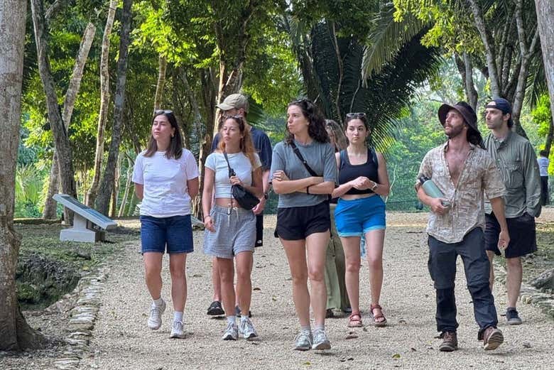 Caminata por las ruinas de Ichkabal