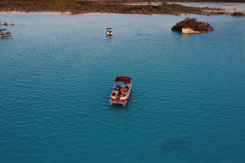 A bordo de la lancha por Bacalar