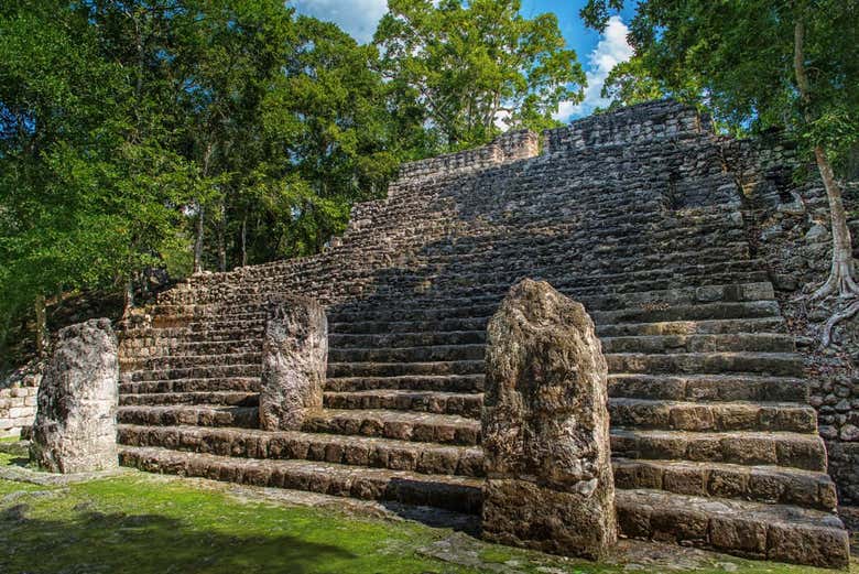 Las famosas estelas de Calakmul
