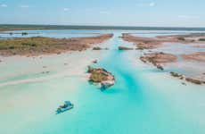 Passeio de lancha pela lagoa Bacalar