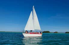 Giro in barca a vela nella laguna Bacalar