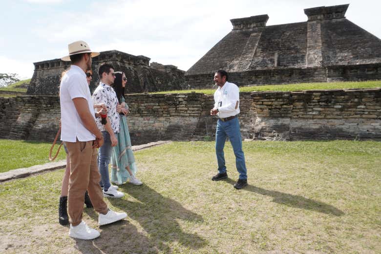Recorrido por la zona arqueológica de Tajín