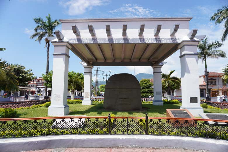 Cabeza olmeca en Santiago Tuxtla